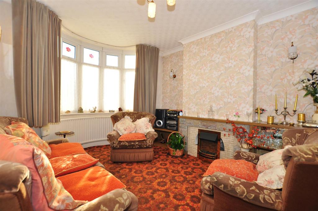Mincing Lane, Rowley Regis 3 bed semidetached house £220,000