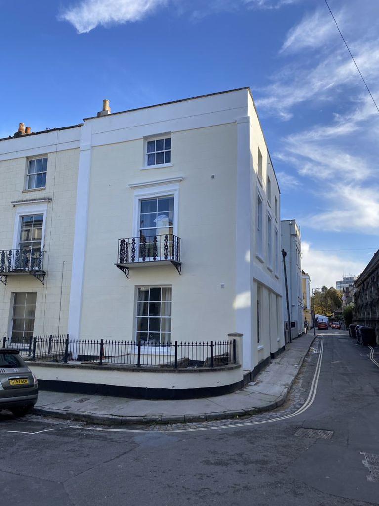 Oakfield Place, Clifton 6 bed £3,720 pcm (£858 pw)