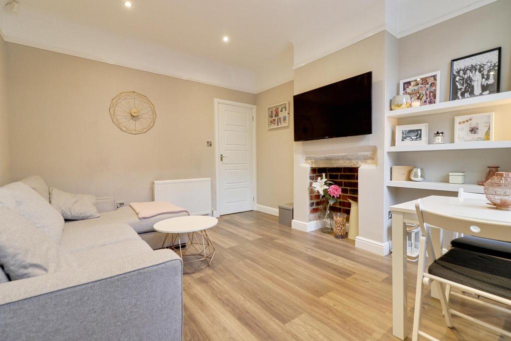 Fink Hill, Horsforth 2 bed terraced house £240,000