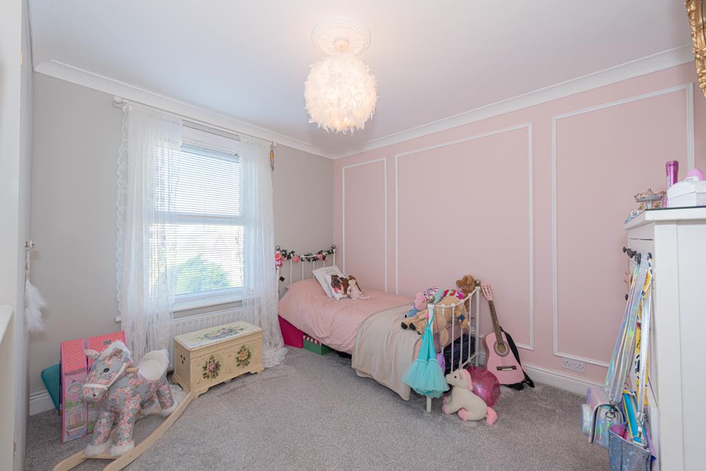 Bed 2.jpg