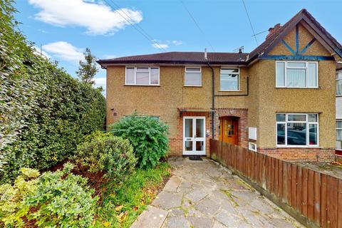 72a Drew Gardens, Greenford, UB6 7QG