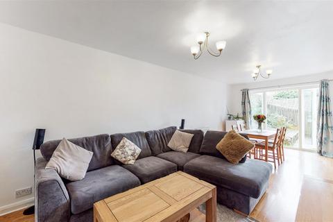 72a Drew Gardens, Greenford, UB6 7QG