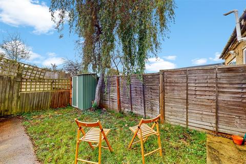 72a Drew Gardens, Greenford, UB6 7QG