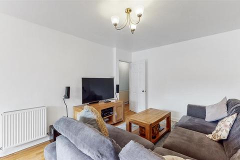 72a Drew Gardens, Greenford, UB6 7QG