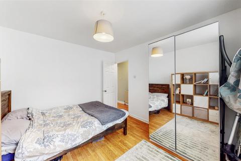 72a Drew Gardens, Greenford, UB6 7QG