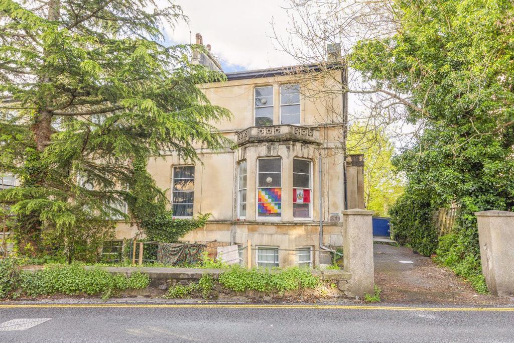 Lower Redland Road, Redland 6 bed flat £2,994 pcm (£691 pw)
