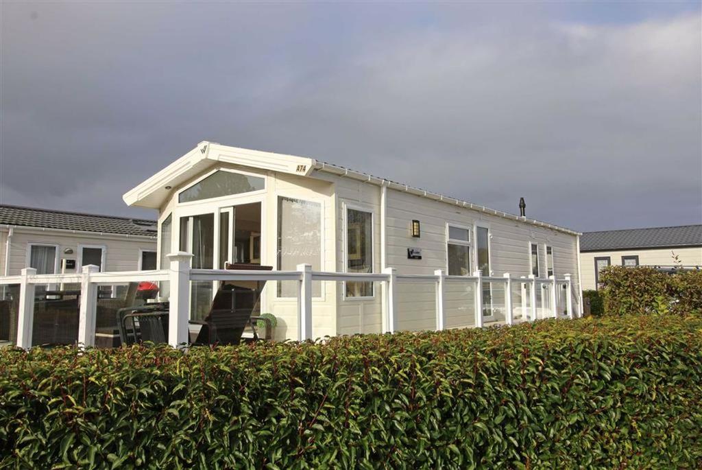 sway-road-new-milton-hampshire-2-bed-lodge-80-000