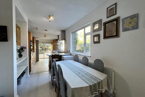 64 Derby Road, Burton-on-trent, DE14 1RW