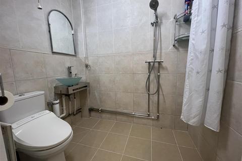 64 Derby Road, Burton-on-trent, DE14 1RW