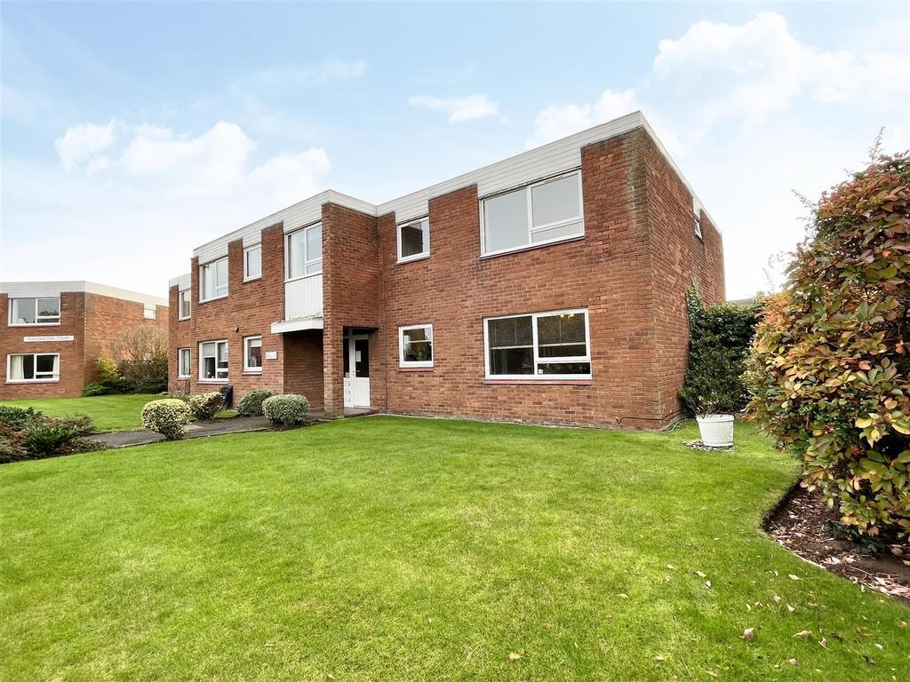 Waddington Court, Waddington Road, Lytham St Annes 2 bed flat £100,000