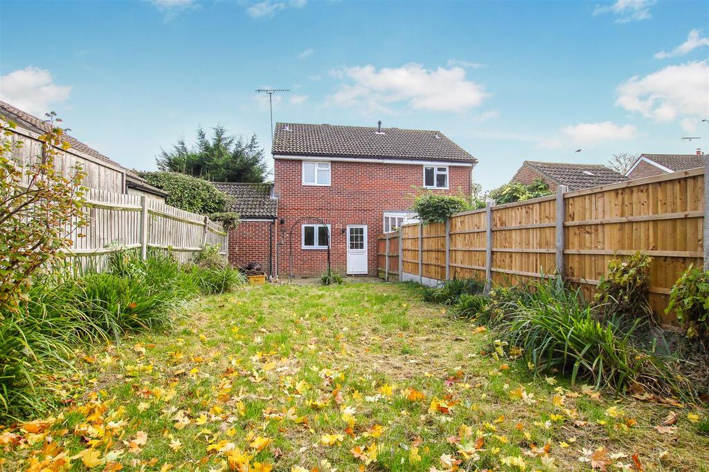 Barn Mead, Doddinghurst, Brentwood 2 bed semidetached house £400,000
