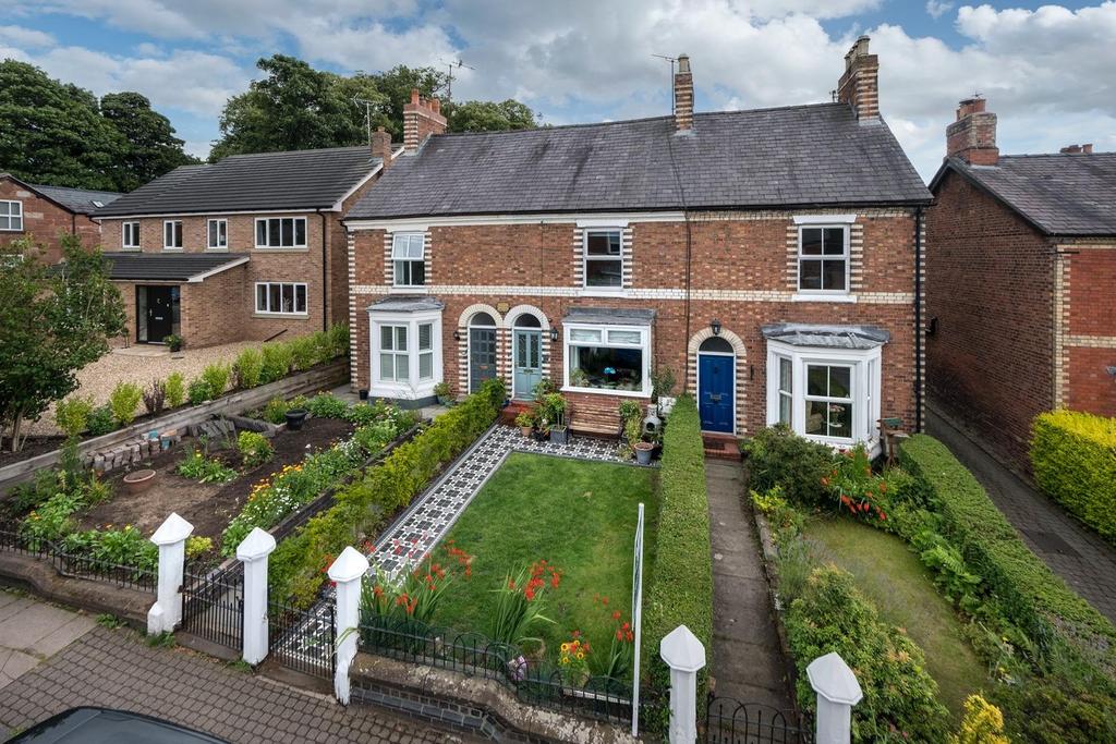 Forest Road, Tarporley 3 bed terraced house £365,000