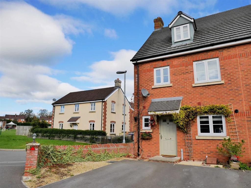 St Joseph's Way, Lyneham 4 bed semidetached house £280,000