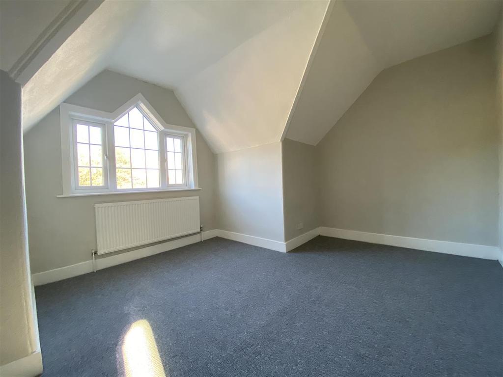 Echo Square, Gravesend 3 bed flat £1,050 pcm (£242 pw)