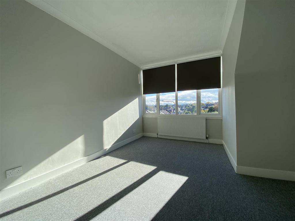 Echo Square, Gravesend 3 bed flat £1,050 pcm (£242 pw)