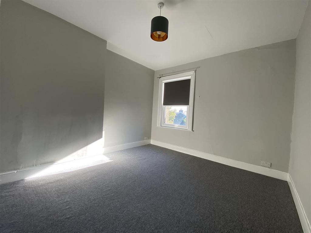 Echo Square, Gravesend 3 bed flat £1,050 pcm (£242 pw)