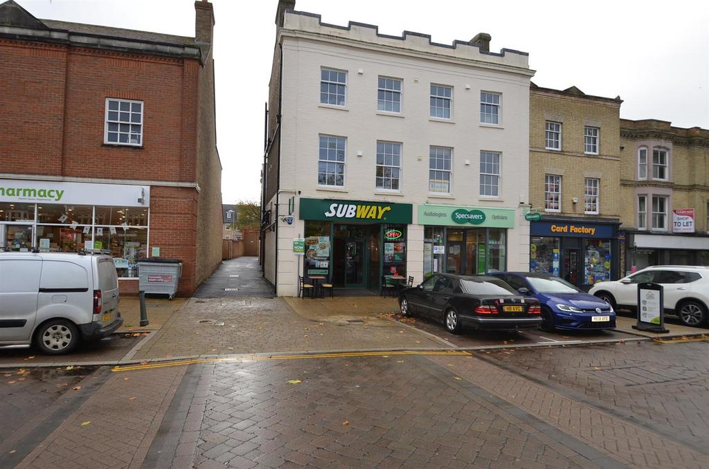 2021 Market Square, Biggleswade, Bedfordshire 2 bed apartment to rent