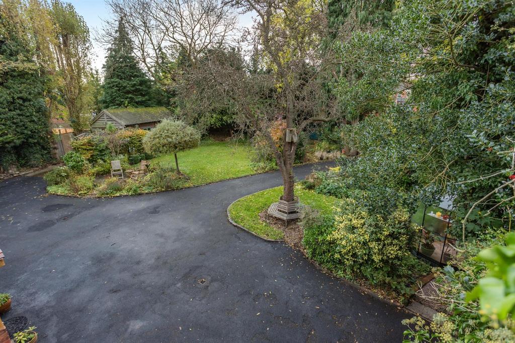 Lodge Road, Knowle, Solihull, West Midlands, B93 0HQ 3 bed cottage £