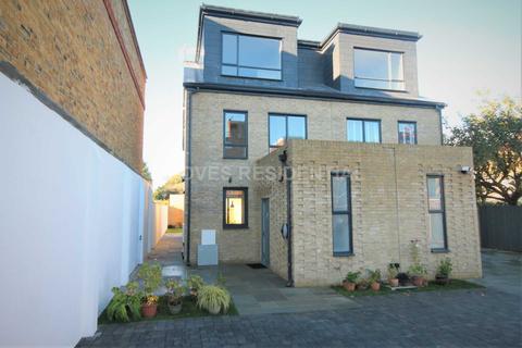 7, Lime Court Lime Grove, New Malden, KT3 3TL