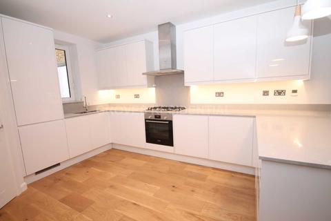 7, Lime Court Lime Grove, New Malden, KT3 3TL