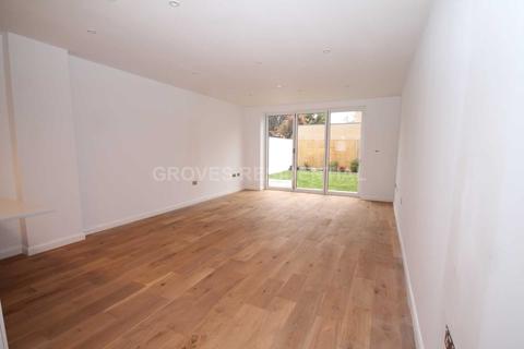 7, Lime Court Lime Grove, New Malden, KT3 3TL
