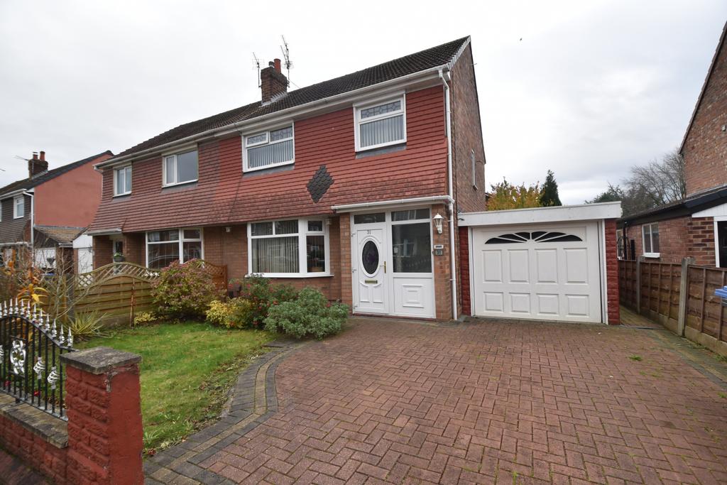 Cross Knowle View, Davyhulme, M41 3 bed semidetached house £300,000