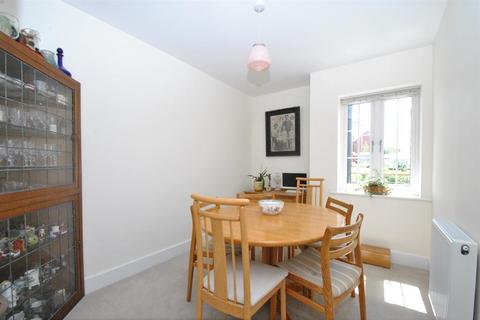 98 Dray Gardens, Buntingford, SG9 9GX