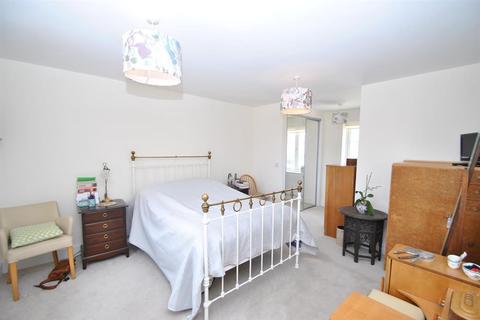 98 Dray Gardens, Buntingford, SG9 9GX