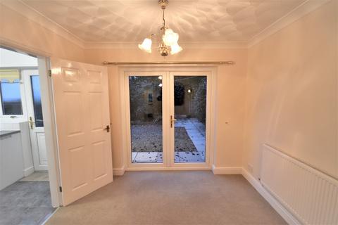 3 bedroom detached house to rent - Woodlands Court, Tan Y Fron, LL11
