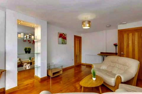 2 bedroom flat to rent, Alexandra Court, Dennistoun, Glasgow, Lanarkshire, G31