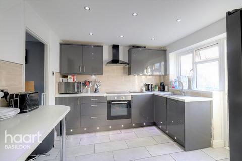 44 Bardfield, Basildon, SS16 4JW