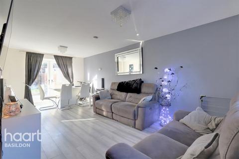 44 Bardfield, Basildon, SS16 4JW