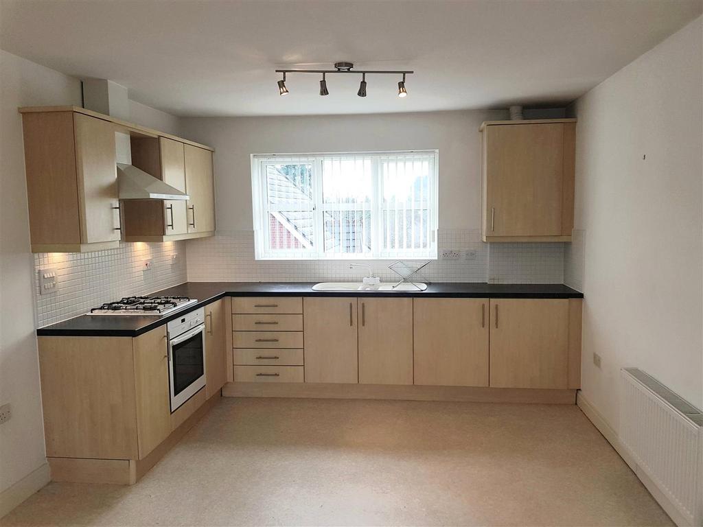 Tanyard Place, Shifnal, Shropshire, TF11 2 bed apartment to rent £800