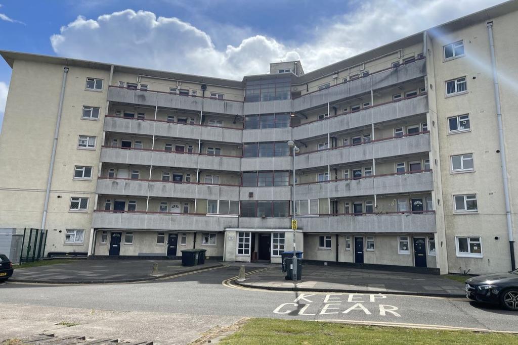 Flat 11 Banbury House, 65 Shirestone... 2 bed apartment £57,000