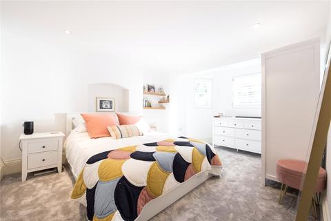 35 Ickburgh Road, London, E5 8AF
