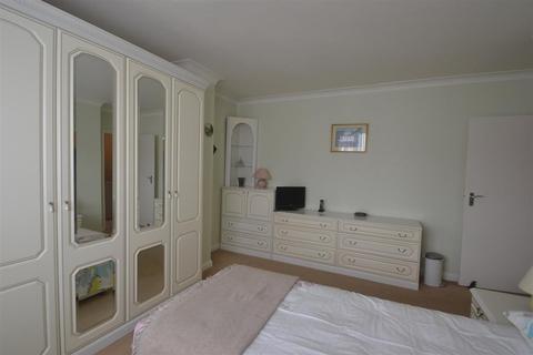 37 Hatton Road, Feltham, TW14 8JN