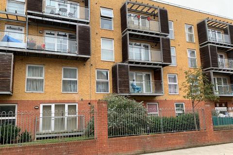 1 bedroom flat to rent, Sumner Road, London, SE15