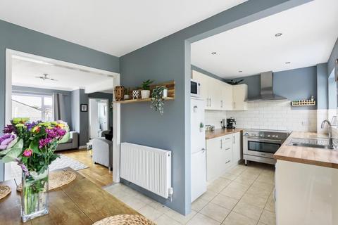 18 Arkell Avenue, Carterton, OX18 3BS