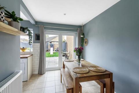 18 Arkell Avenue, Carterton, OX18 3BS