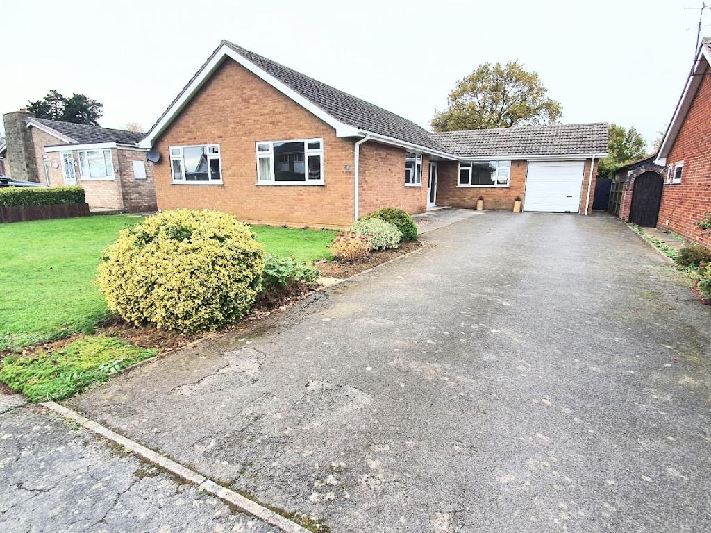 Grange Paddock, Barrowby, Grantham, NG32 3 bed bungalow £950 pcm (£