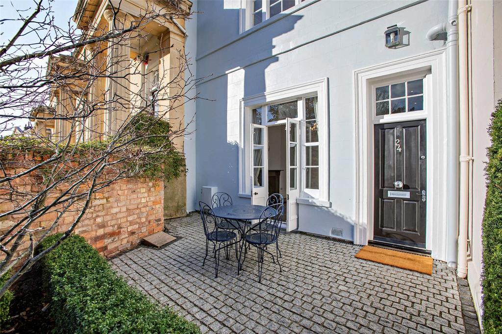Lansdown Parade, Cheltenham, GL50 2 bed terraced house £830,000