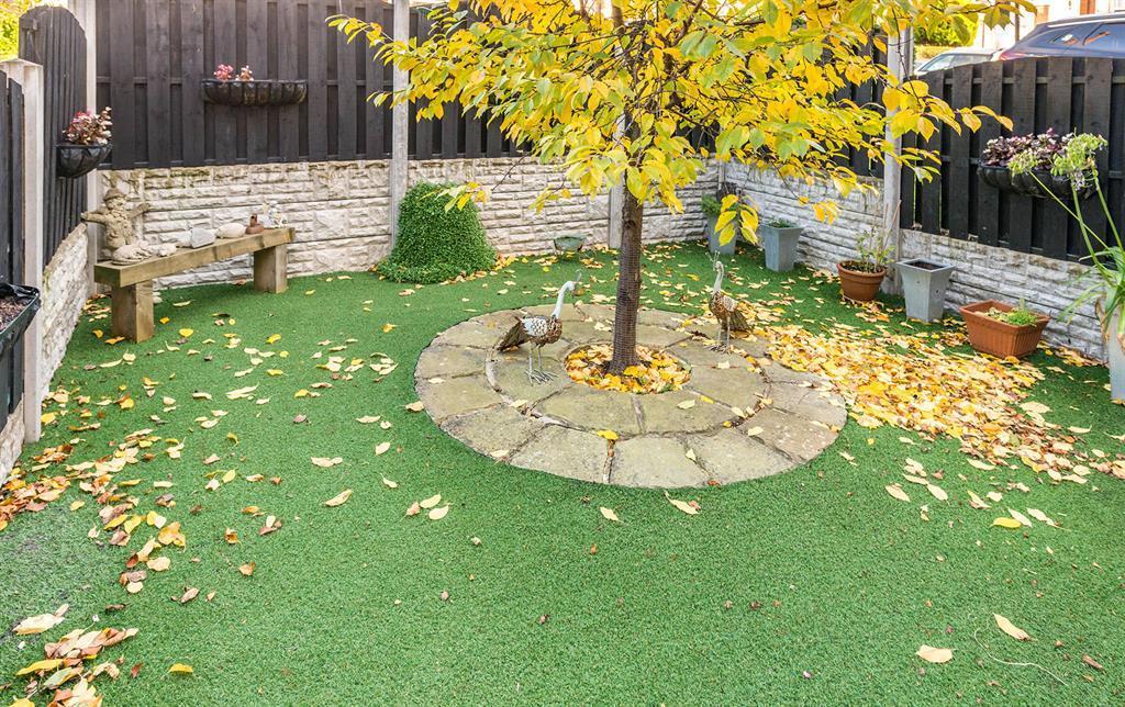 Skye Edge Road, Sheffield, S25HB 3 bed semidetached house £155,000