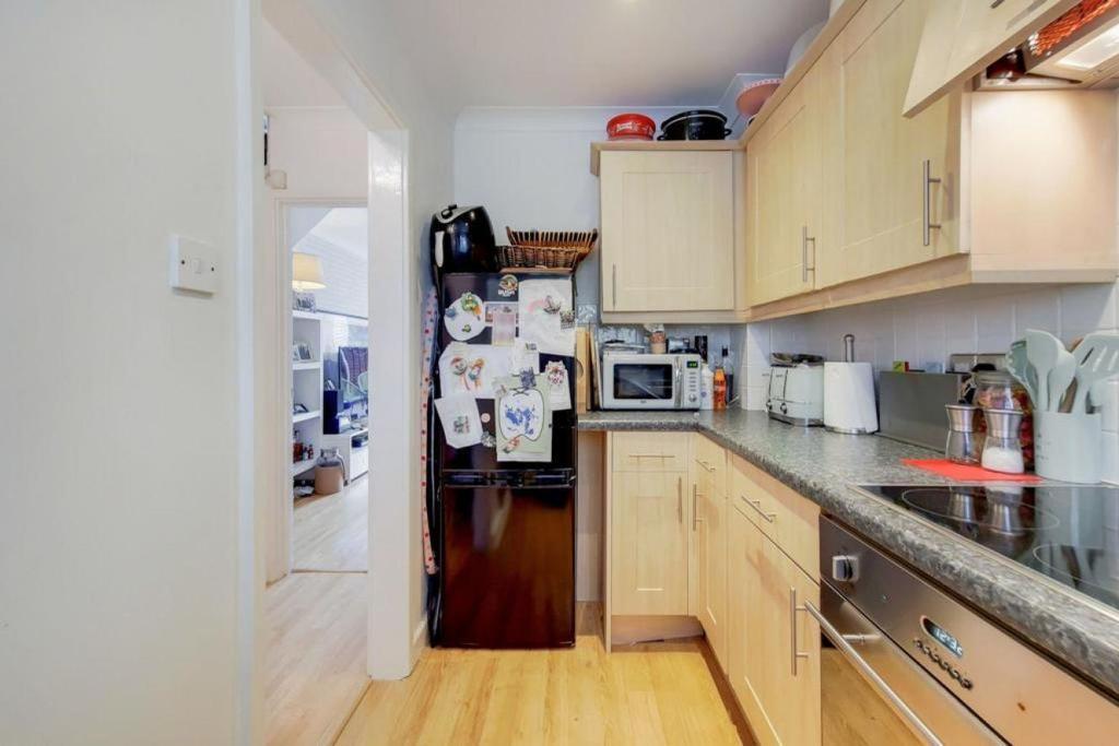 Vicarage Court, Priory Close, Beckenham 2 bed terraced house £490,000