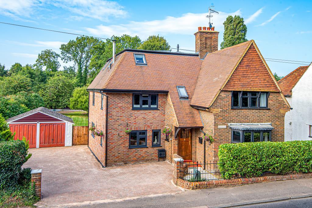 Bourne End, Hemel Hempstead, HP1 7 bed detached house £2,000,000
