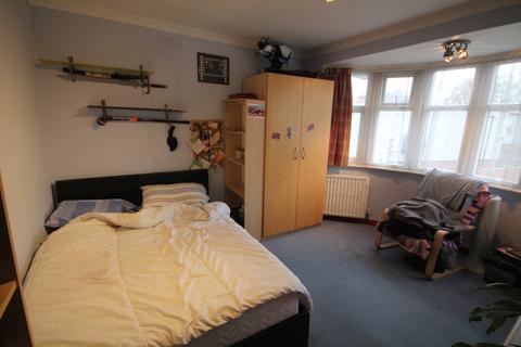 20 Sidmouth Avenue, Isleworth, TW7 4DW