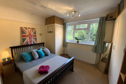 6 bedroom semi-detached house to rent, Ash Grove, Guildford GU2