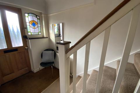 6 bedroom semi-detached house to rent, Ash Grove, Guildford GU2