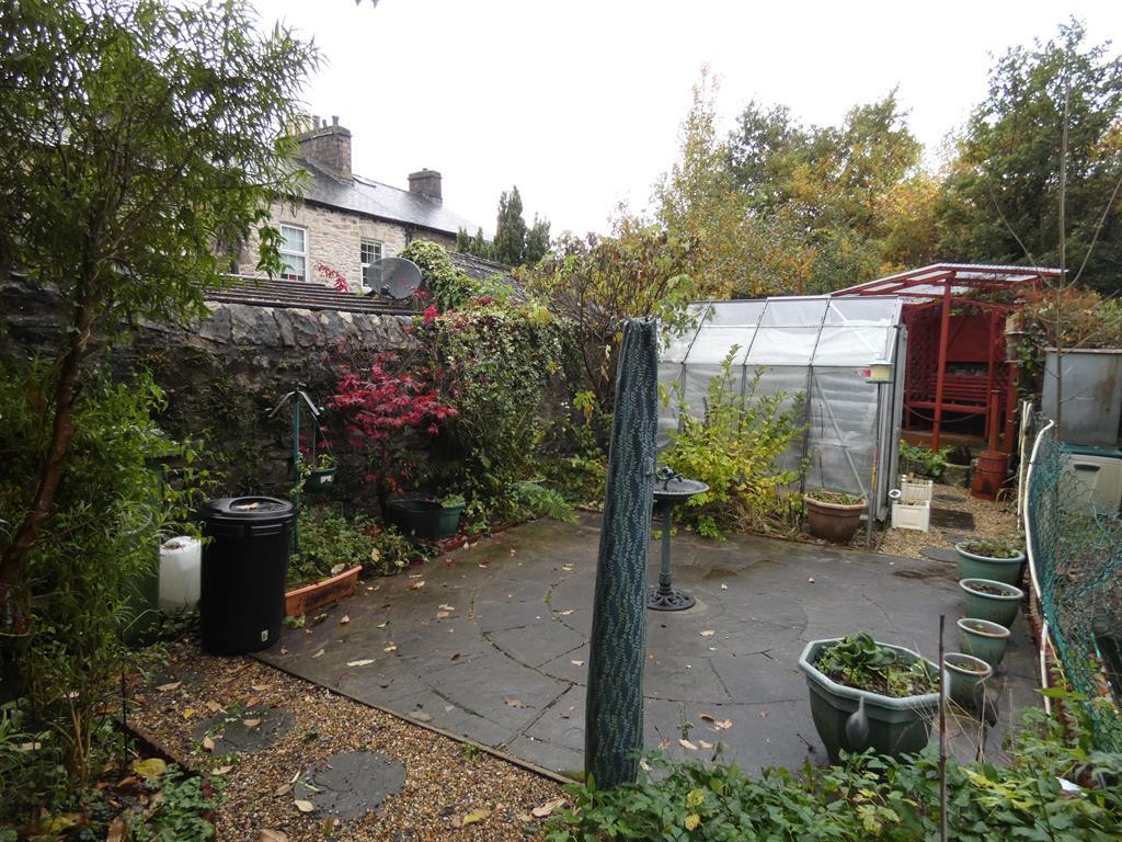 Castle Street, Kendal, LA9 7AD 2 bed terraced house £195,000