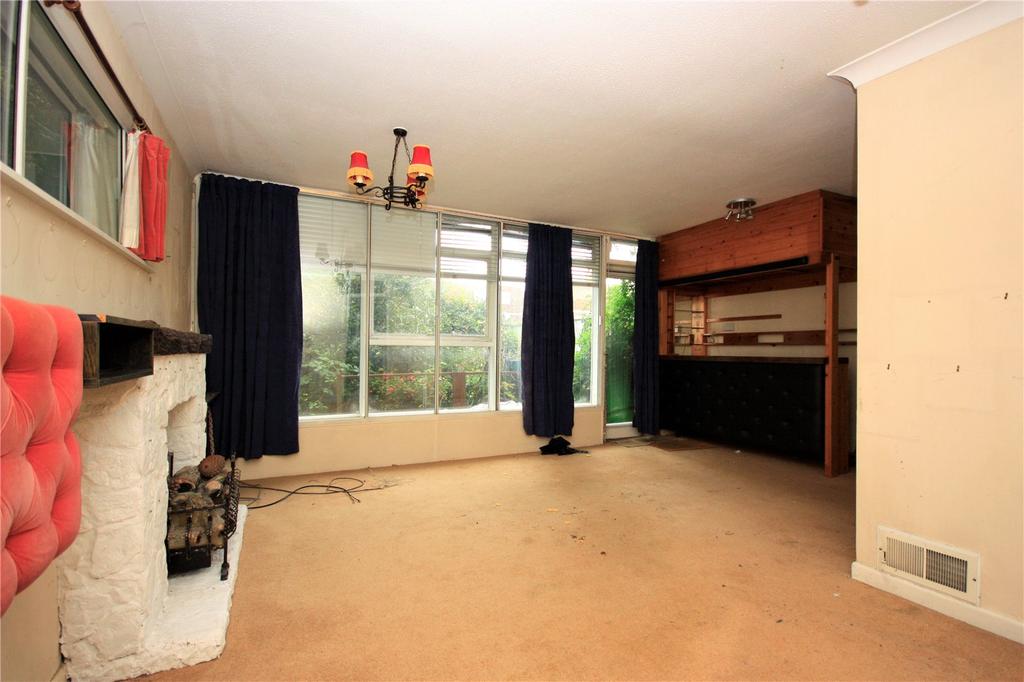 Juniper Square, Havant, PO9 3 bed end of terrace house £175,000