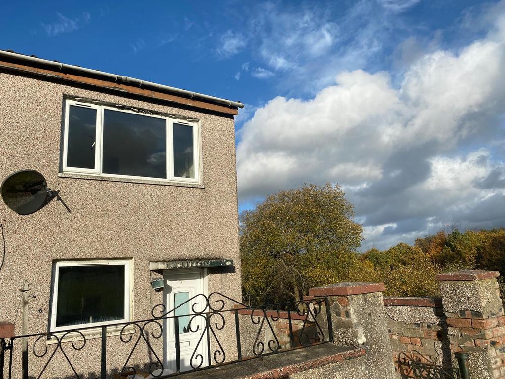 Riggside Road, Craigend 2 bed end of terrace house £650 pcm (£150 pw)